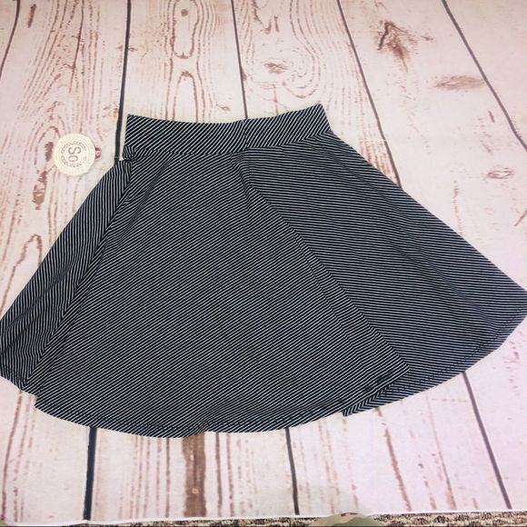 New S.O. Striped Junior’s Skater Mini Summer Skirt X-Small - Picture 7 of 8